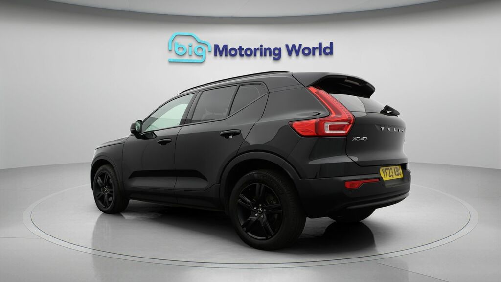 Volvo XC40 Plus Black #6