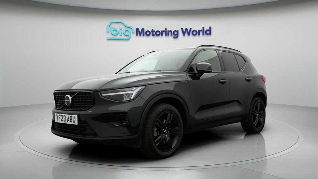 Volvo XC40 Plus Black #3