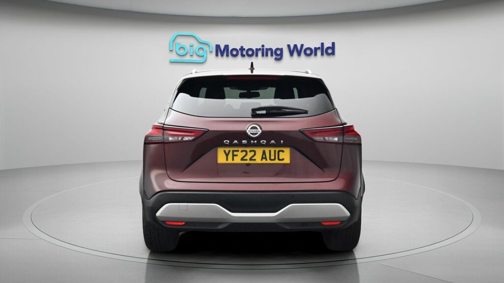 Nissan Qashqai Tekna Red #6
