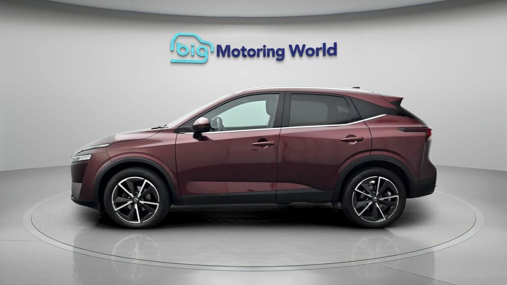 Nissan Qashqai Tekna Red #4