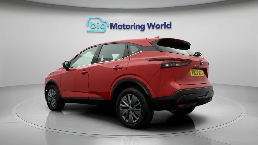 Nissan Qashqai Visia Red #5