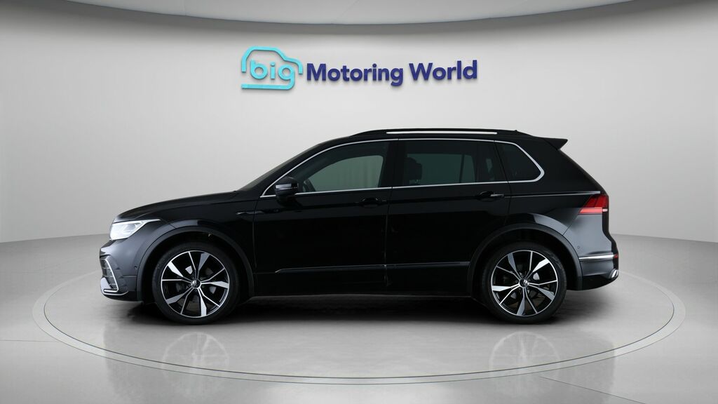 Volkswagen Tiguan R-line Black #4