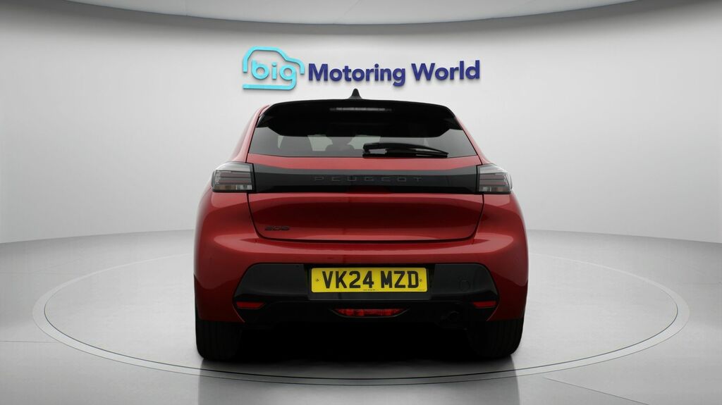 Peugeot 208 Allure Red #6