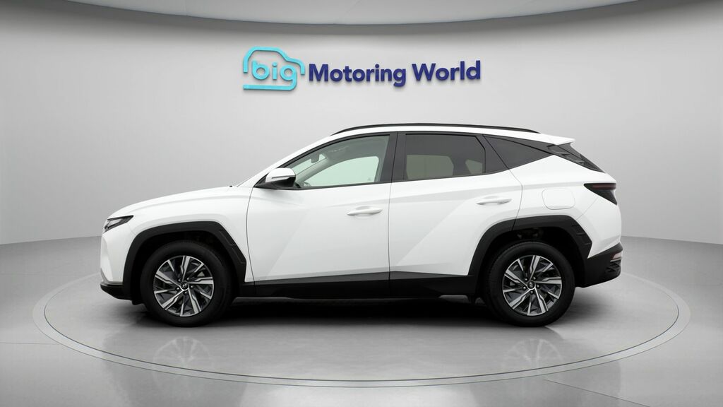 Hyundai Tucson Se Connect LT21XMJ White #4