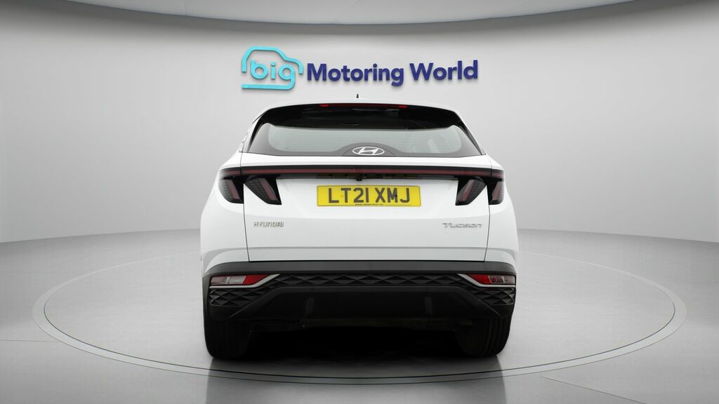 Hyundai Tucson Se Connect LT21XMJ White #6
