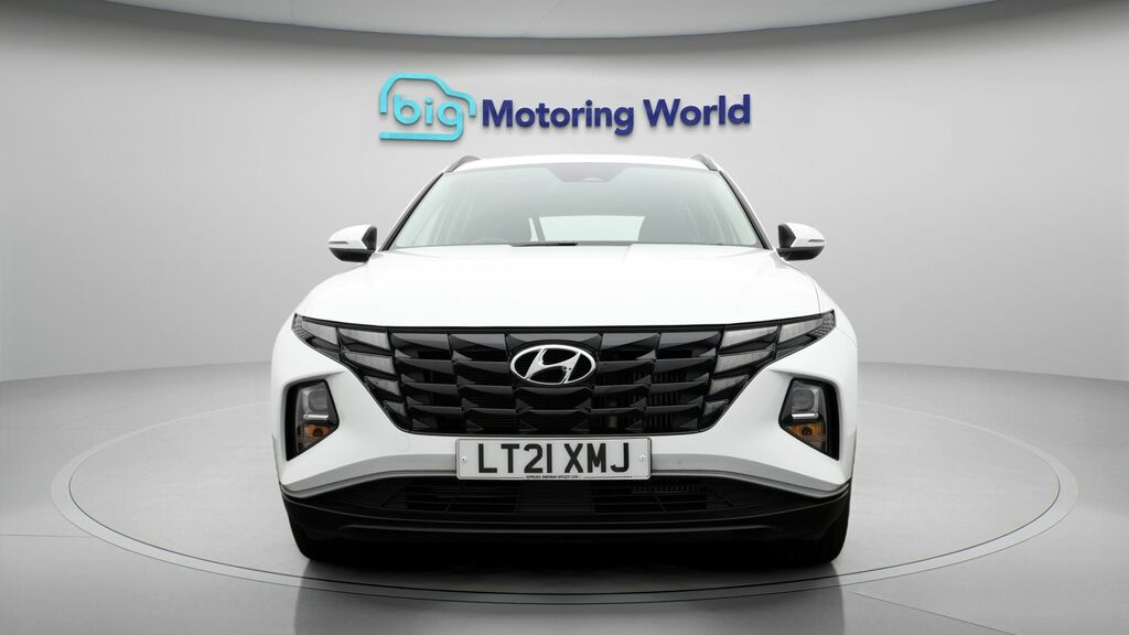 Hyundai Tucson Se Connect LT21XMJ White #2