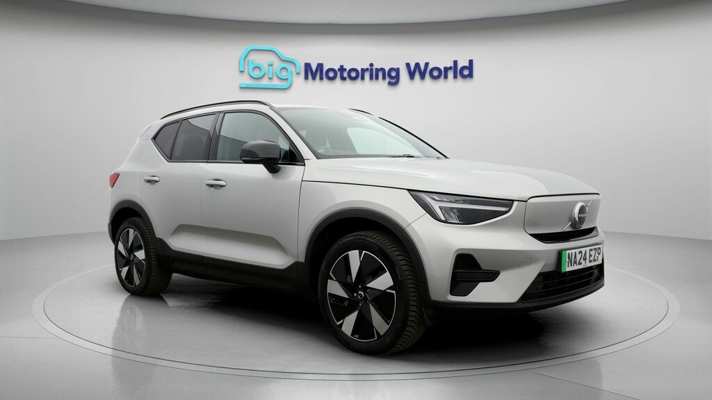 Volvo XC40 Core Silver