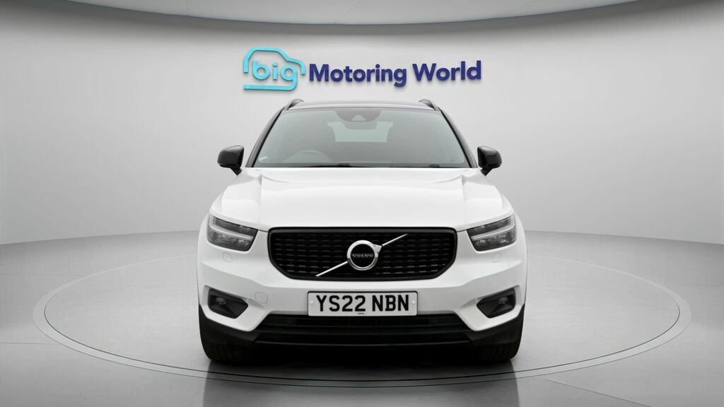 Volvo XC40 R-design Pro White #2