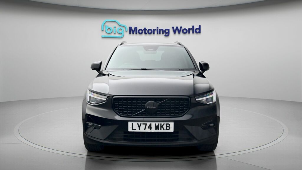 Volvo XC40 Plus Black Edition Black #2