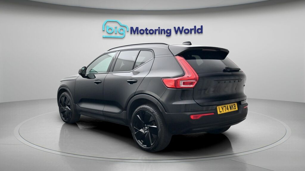 Volvo XC40 Plus Black Edition Black #5