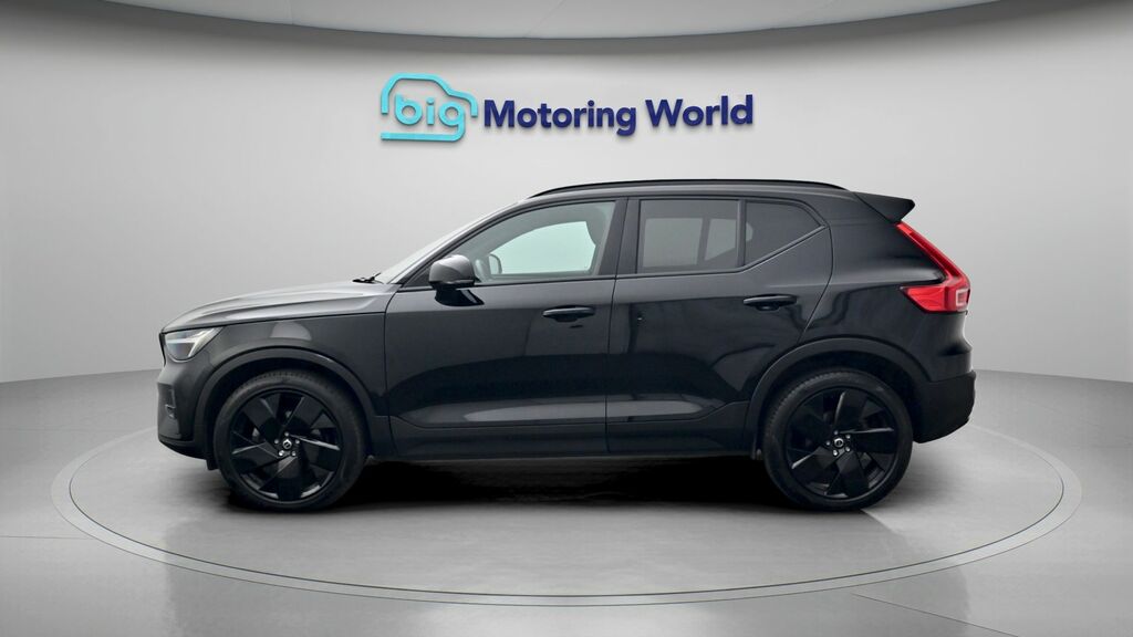 Volvo XC40 Plus Black Edition Black #4