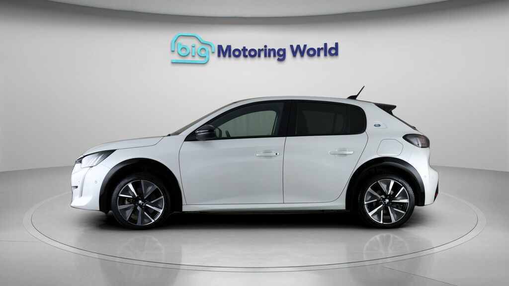 Peugeot e-208 Gt Premium White #4