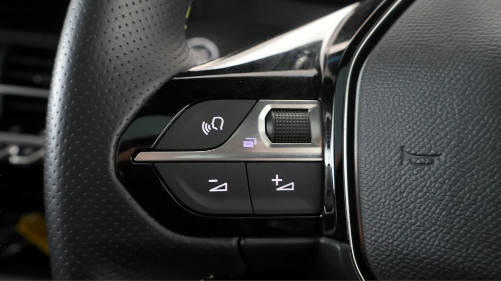 Peugeot e-208 50Kwh Gt Hatchback 7Kw Charger Yellow #21