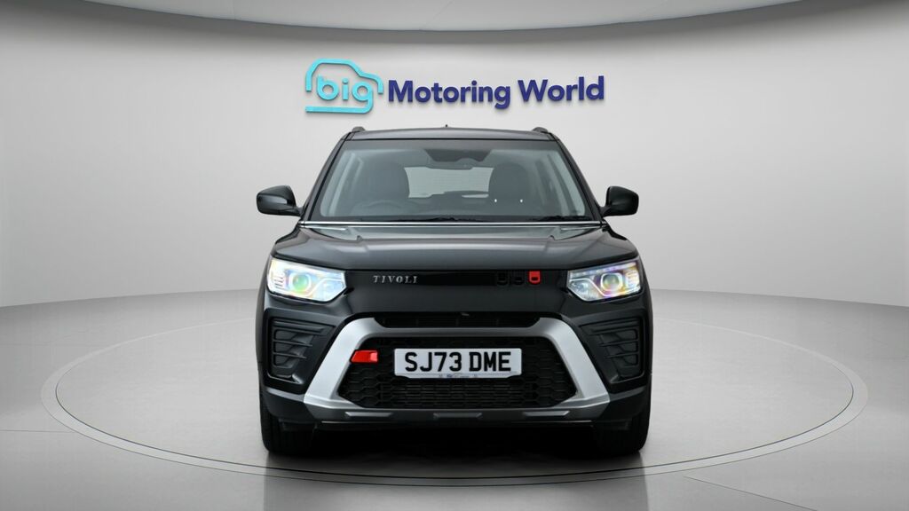 SsangYong Tivoli Ventura Black #2