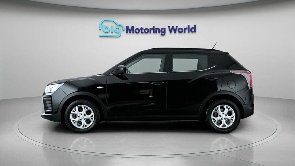 SsangYong Tivoli Ventura Black #4