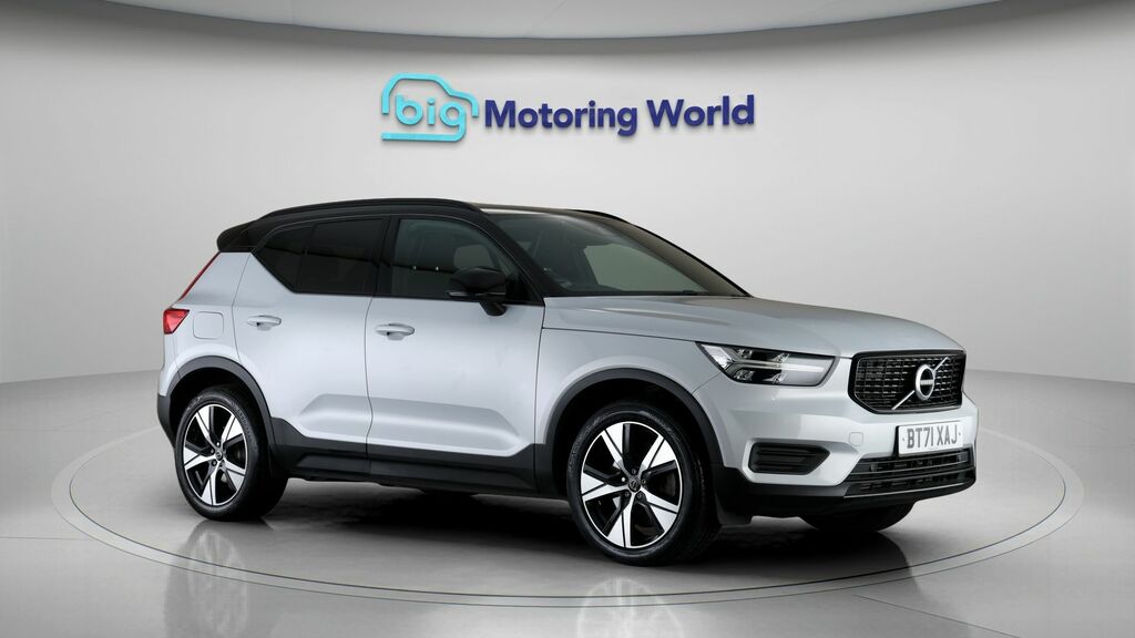 Volvo XC40 R-design BT71XAJ Silver