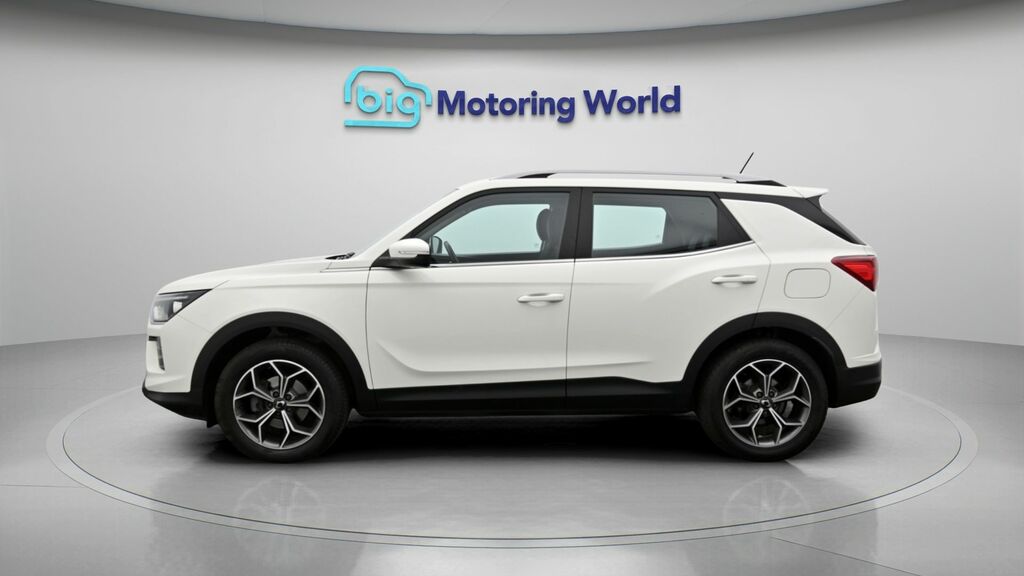 SsangYong Korando Ventura White #4