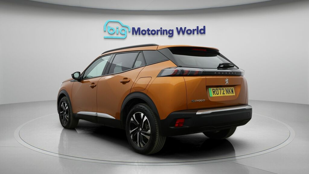 Peugeot e-2008 Allure Premium Orange #5