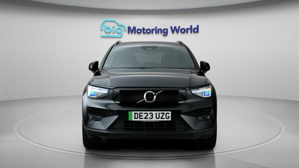 Volvo XC40 Plus Black #2