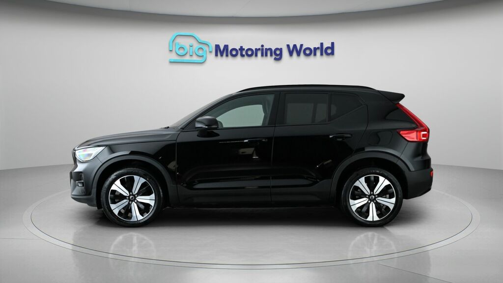 Volvo XC40 Plus Black #4