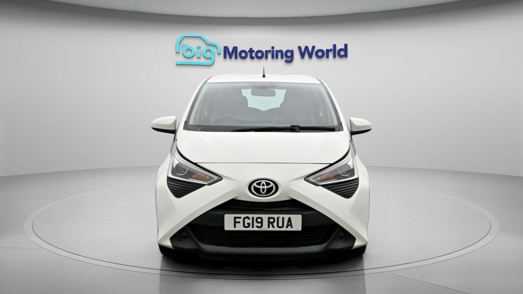 Toyota Aygo X X-play FG19RUA White #2