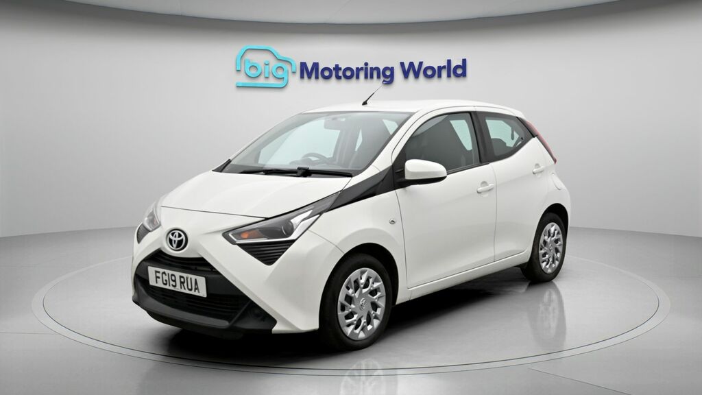 Toyota Aygo X X-play FG19RUA White #3