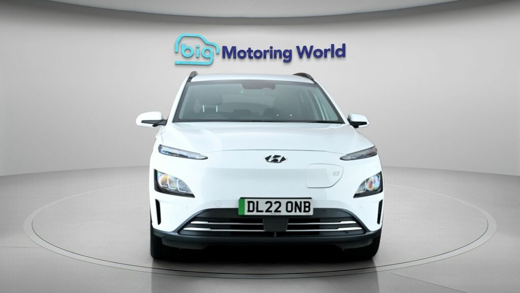 Hyundai Kona Premium White #2