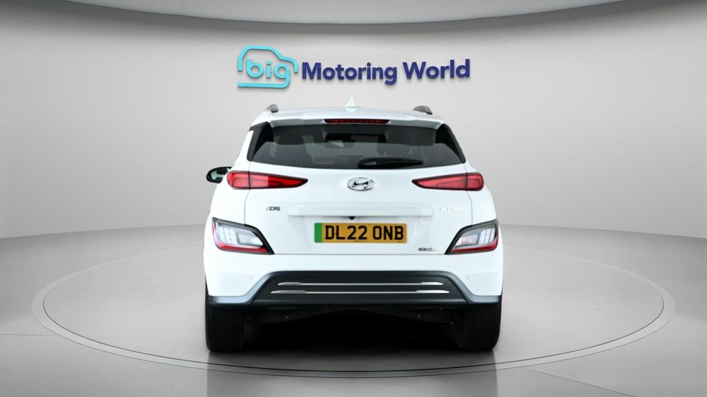 Hyundai Kona Premium White #6