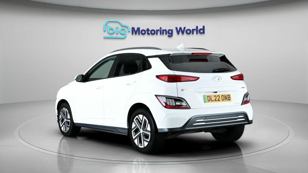 Hyundai Kona Premium White #5