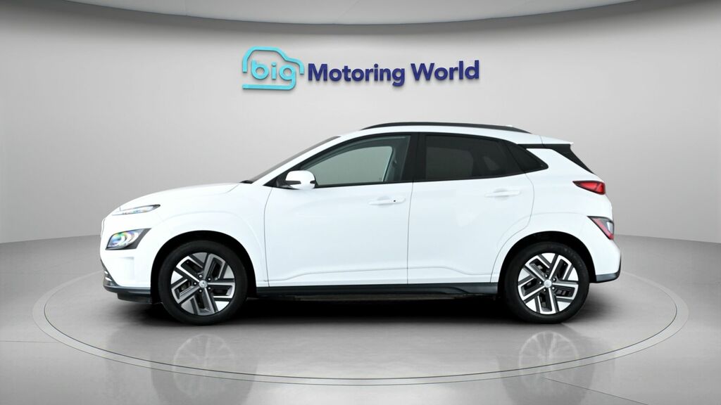 Hyundai Kona Premium White #4