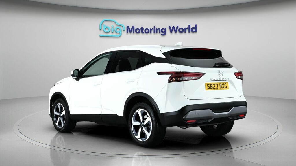 Nissan Qashqai N-connecta SB23BXG White #5
