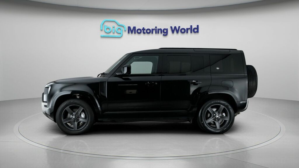Land Rover Defender 110 X-dynamic Se LJ23ZKR Black #4