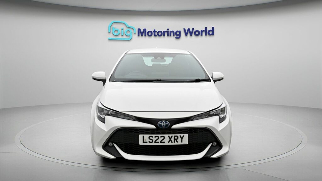 Toyota Corolla Icon White #2
