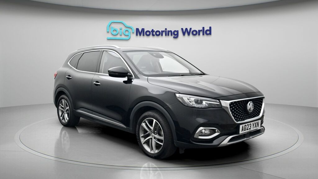 MG HS Exclusive AO23YXN Black