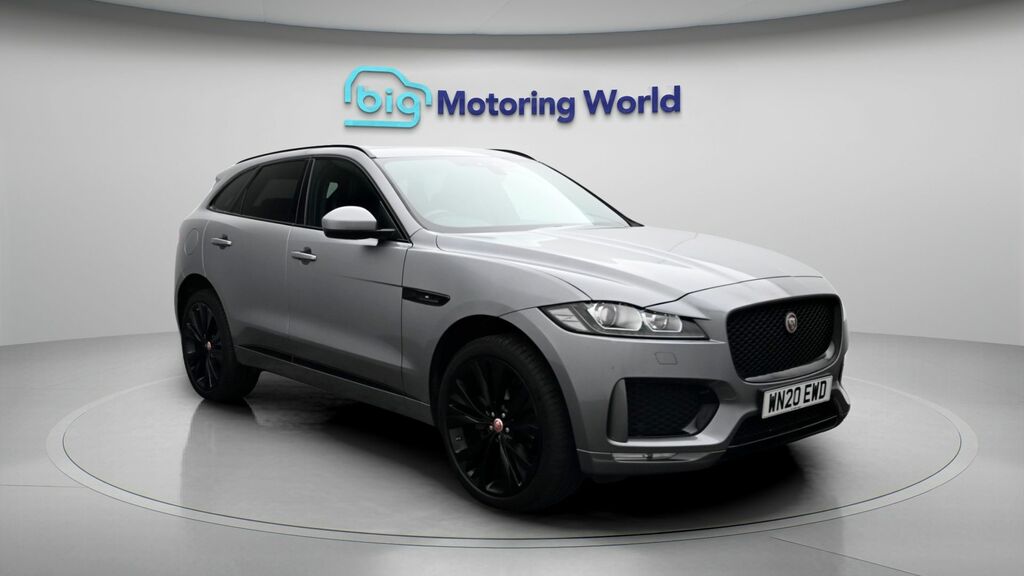 Jaguar F-Pace Chequered Flag Grey