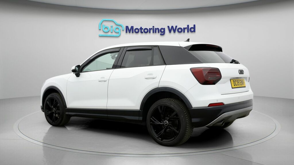 Audi Q2 Sport White #5