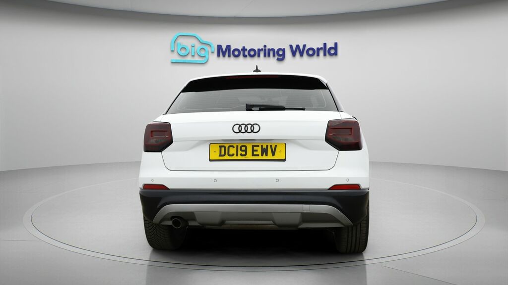 Audi Q2 Sport White #6