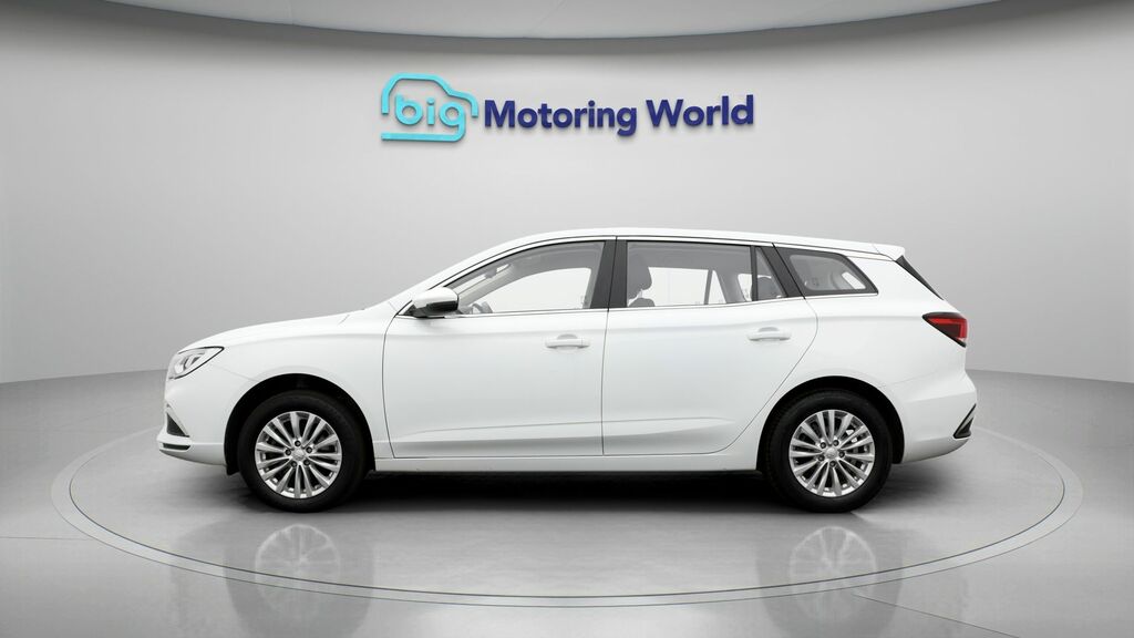 MG MG5 Excite Long Range White #4