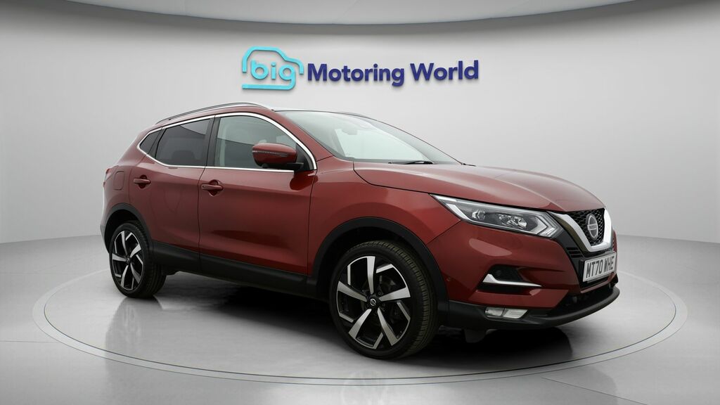 Nissan Qashqai Tekna Red