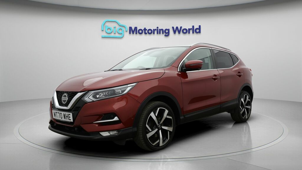 Nissan Qashqai Tekna Red #3