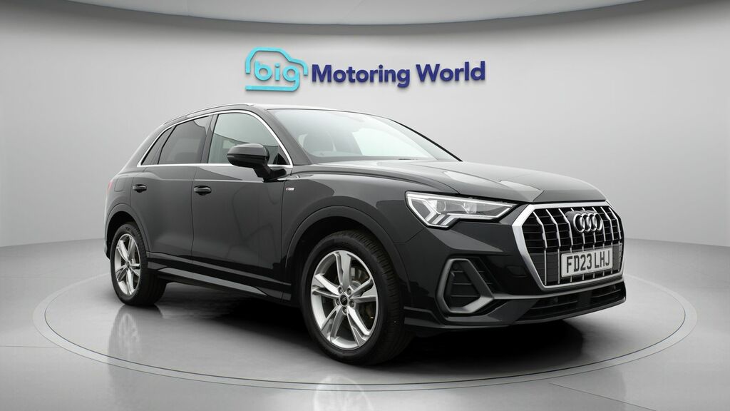 Audi Q3 S Line Black
