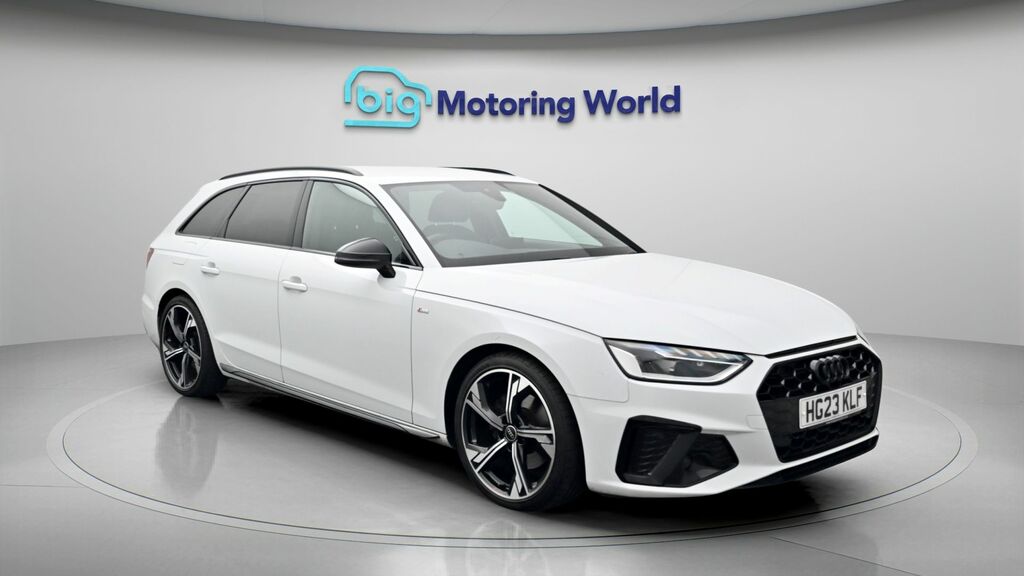 Audi A4 Avant Black Edition HG23KLF White