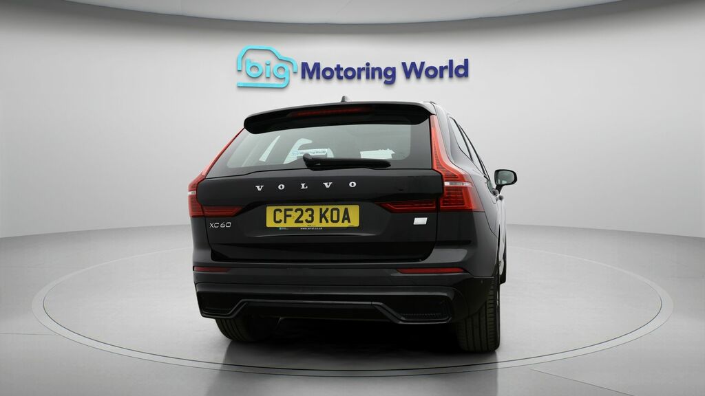 Volvo XC60 Plus Black #6