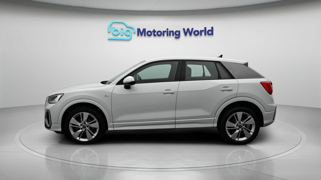 Audi Q2 S Line SH21HVK White #4