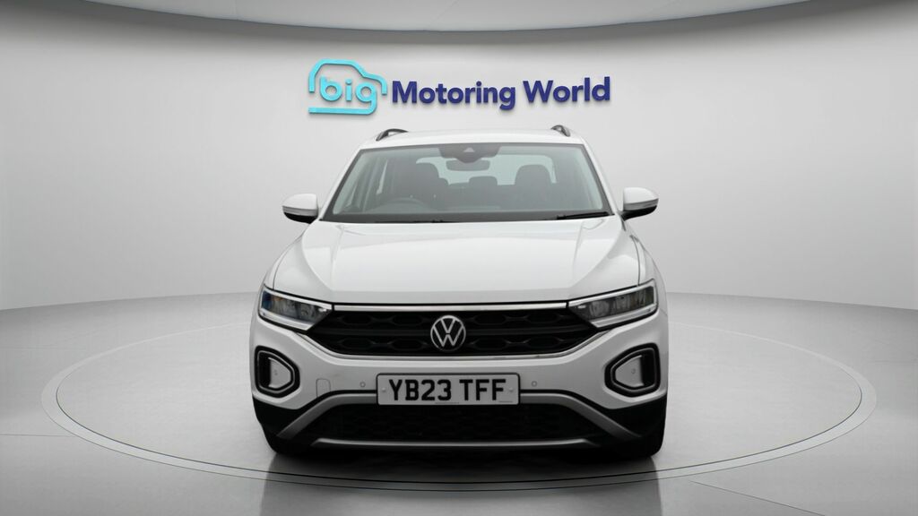Volkswagen T-Roc Life YB23TFF White #2