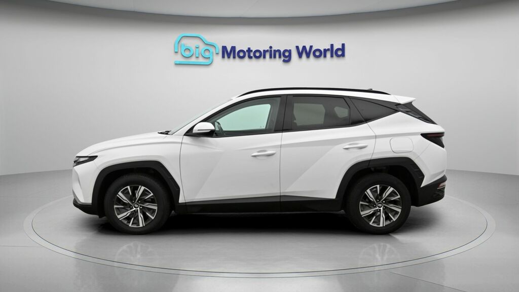 Hyundai Tucson Se Connect DV22YNW White #4