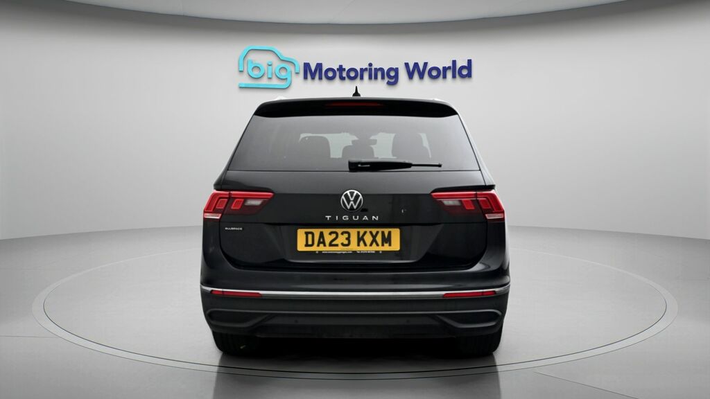 Volkswagen Tiguan Allspace Life Black #6
