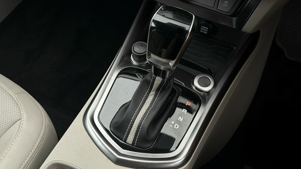 SsangYong Tivoli Ex Black #26