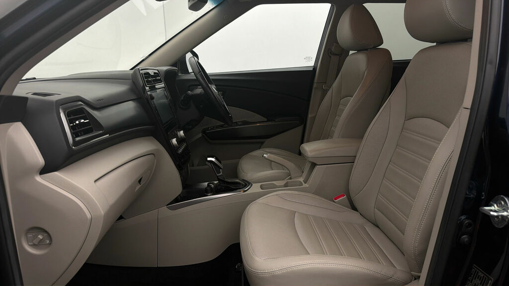 SsangYong Tivoli Ex Black #13
