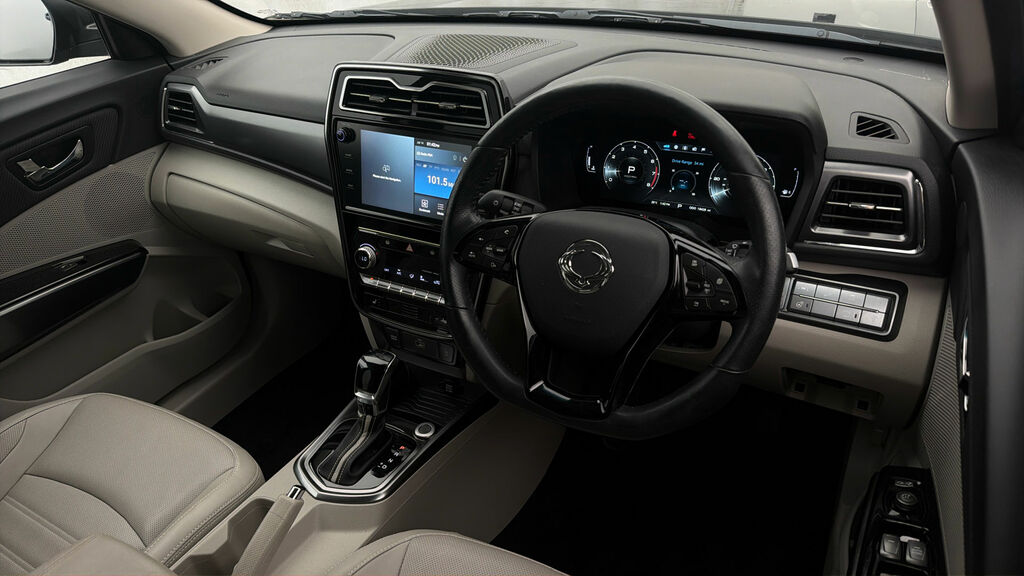 SsangYong Tivoli Ex Black #9